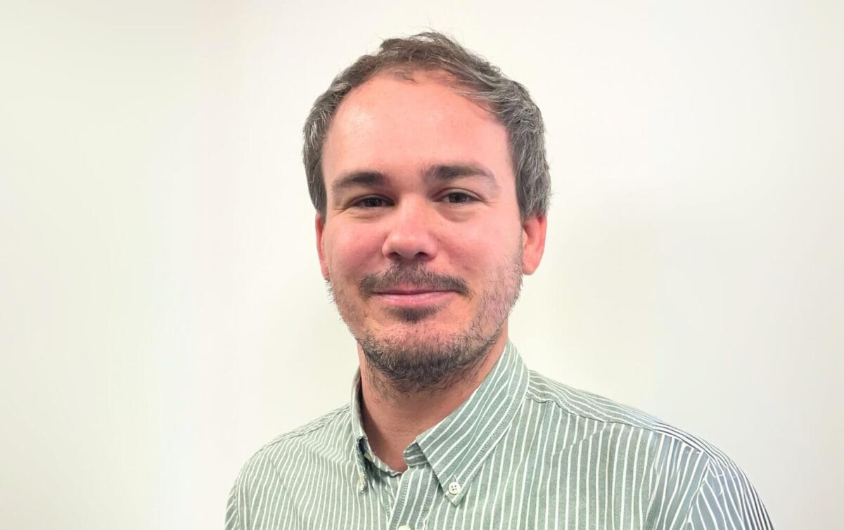 Portrait de Baptiste de Charentenay, responsable de comptes clients portail patient chez Hoppen. Il accompagne les établissements de santé sur la digitalisation des parcours patients