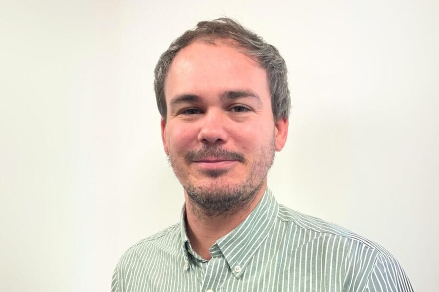 Portrait de Baptiste de Charentenay, responsable de comptes clients portail patient chez Hoppen. Il accompagne les établissements de santé sur la digitalisation des parcours patients