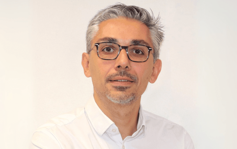 Portrait de Johan Rauscher, Directeur du déploiement des solutions de Chambre connectée chez Hoppen